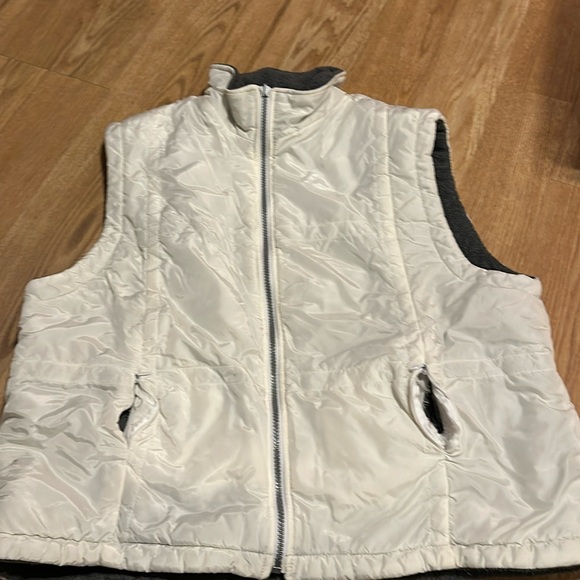 White vest - Picture 1 of 1